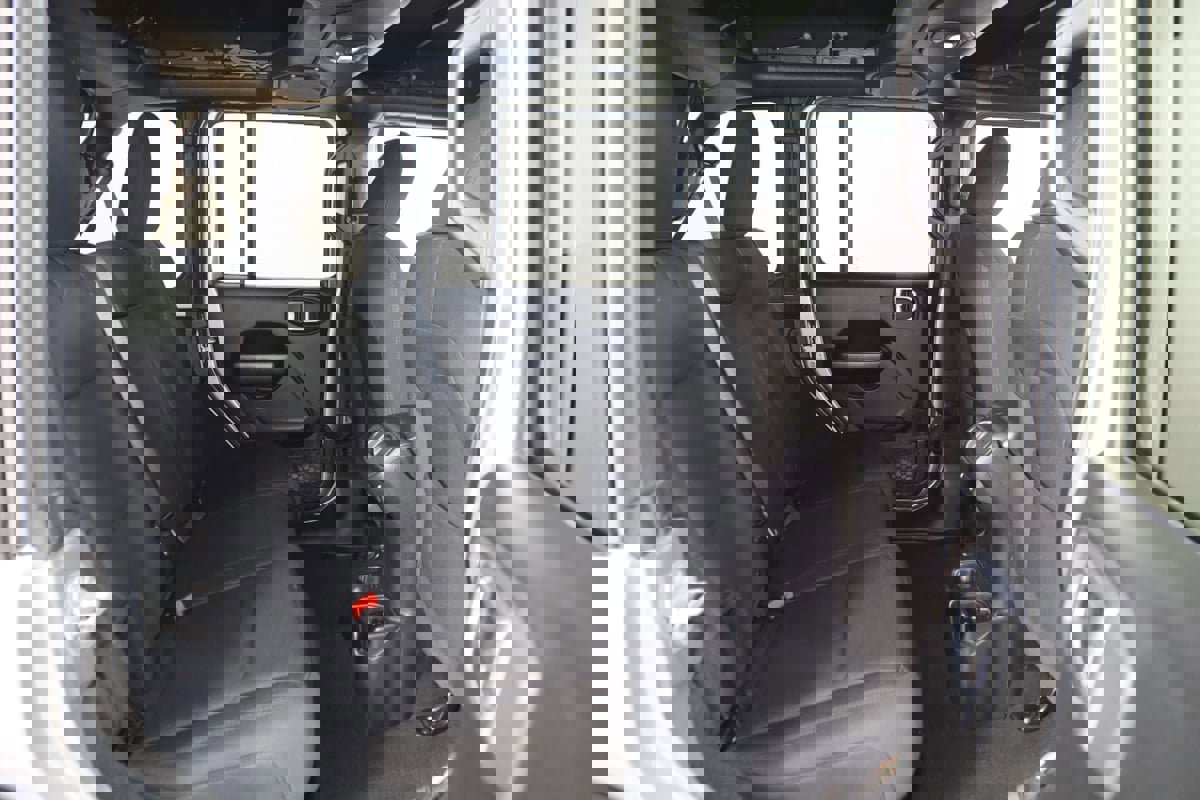 Used 2018 Jeep Wrangler Unlimited Sport S image 13