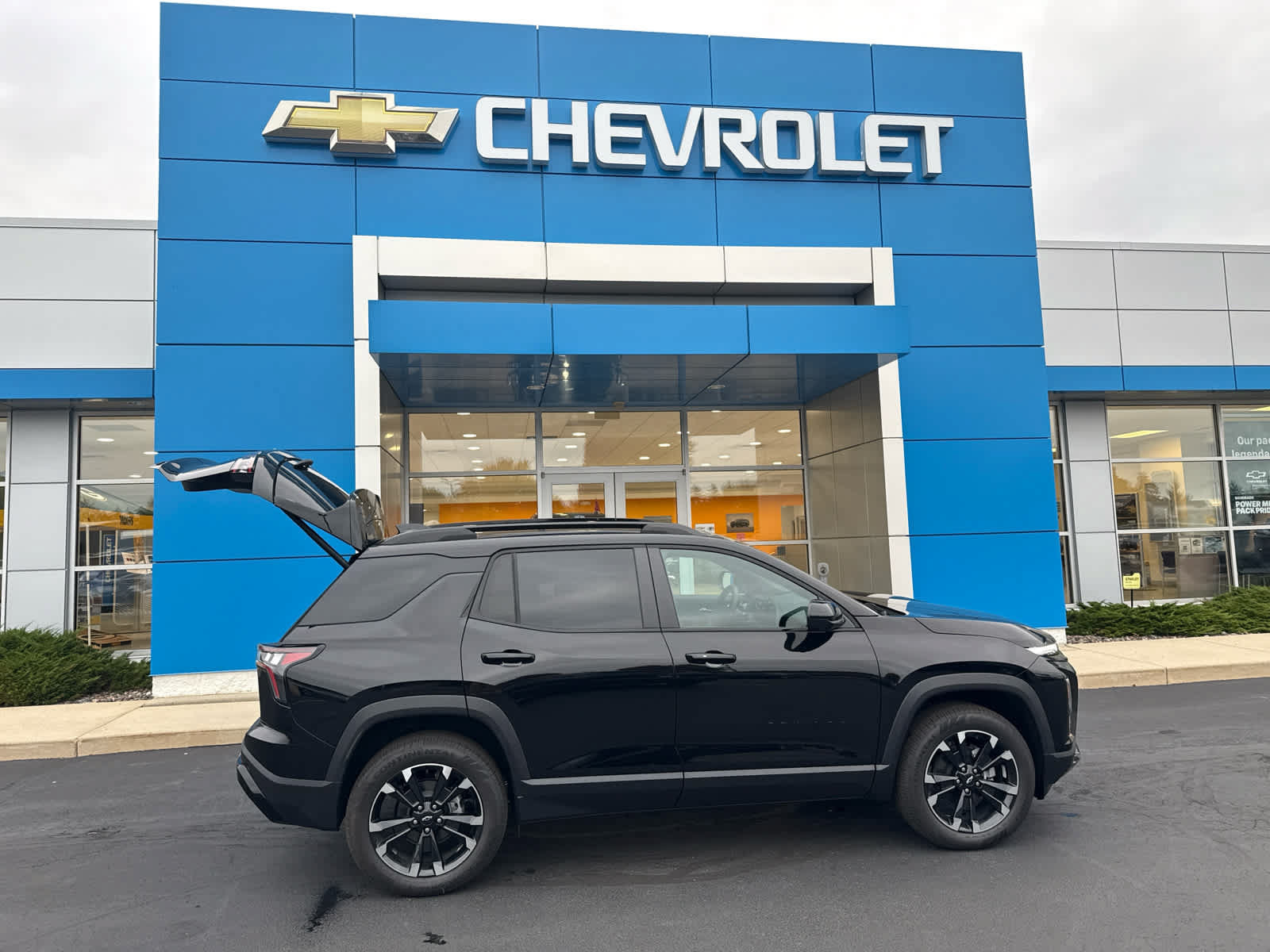 New 2027 Chevrolet Equinox RS w/ Safety and Technology Package AWD/4WD image 13