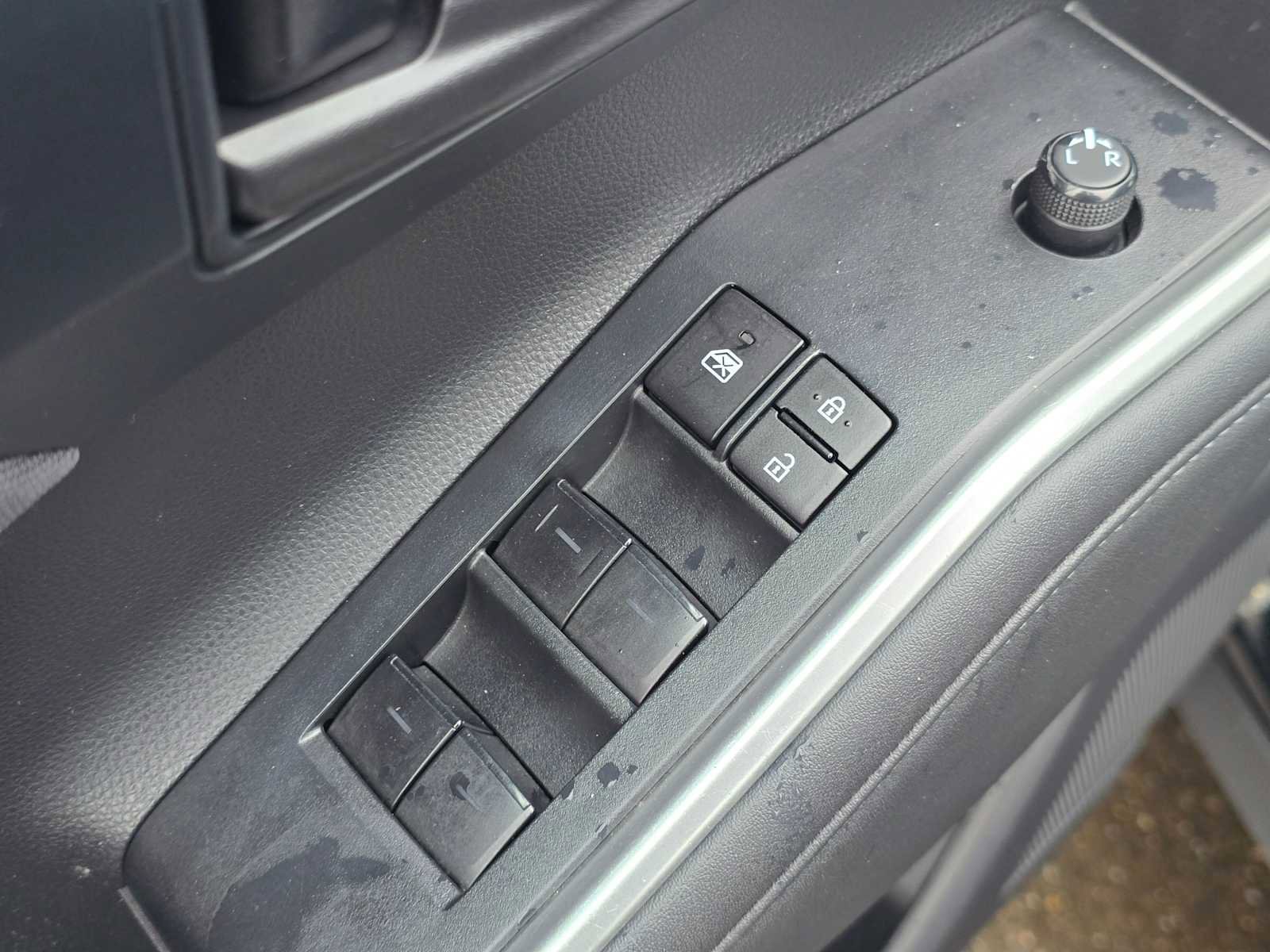 Used 2023 Toyota Highlander LE AWD/4WD image 27