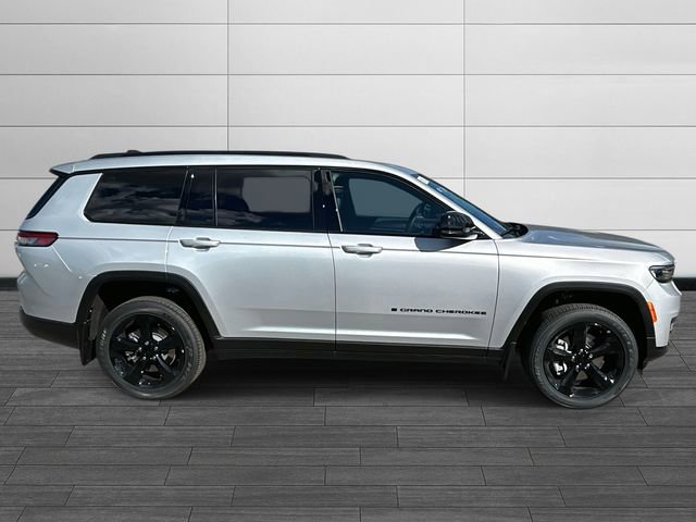 New 2025 Jeep Grand Cherokee L Altitude AWD/4WD image 2