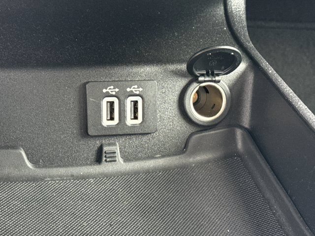 Used 2020 Ford Fusion SE FWD image 26