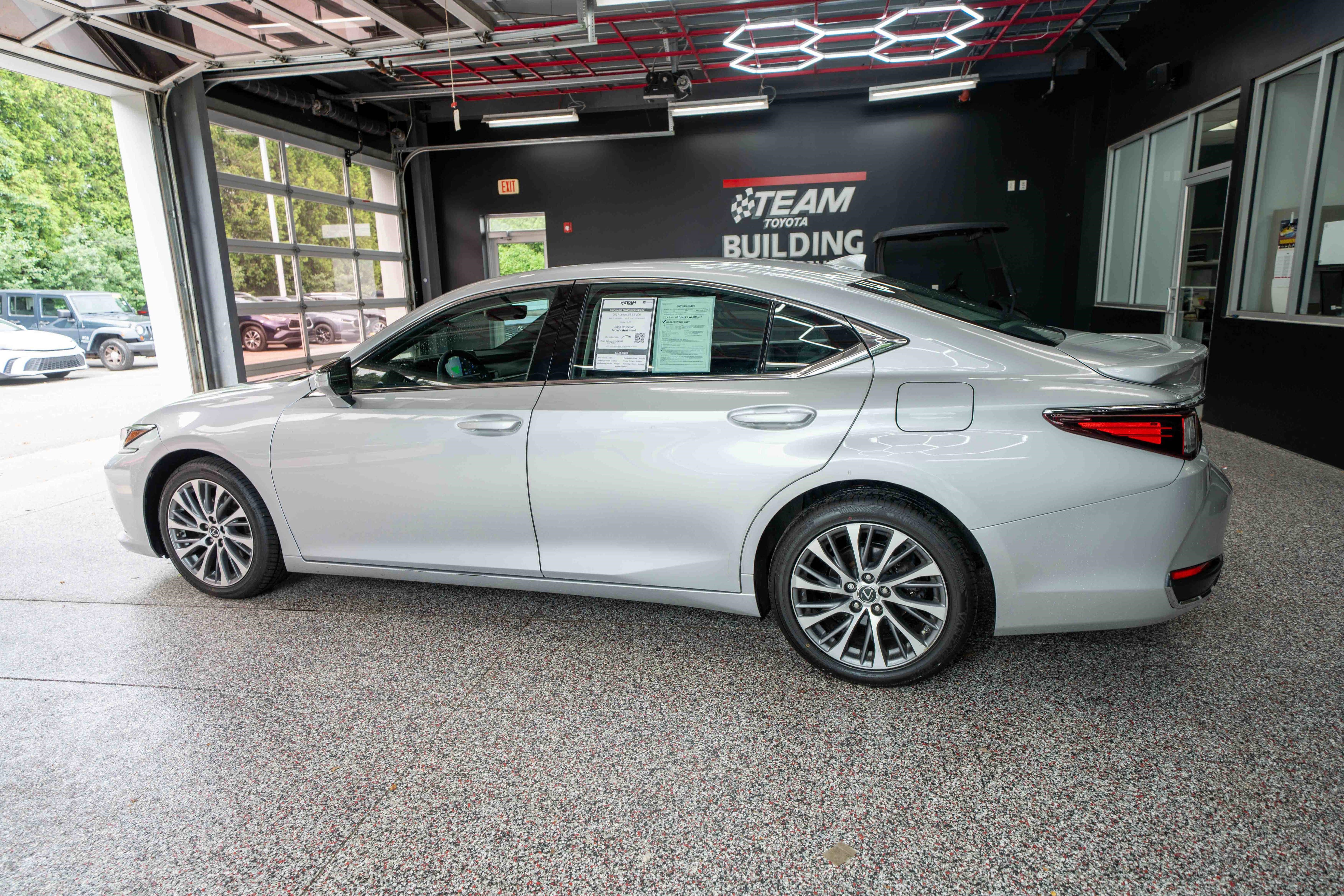 Used 2021 Lexus ES 250 w/ Premium Package AWD/4WD image 2