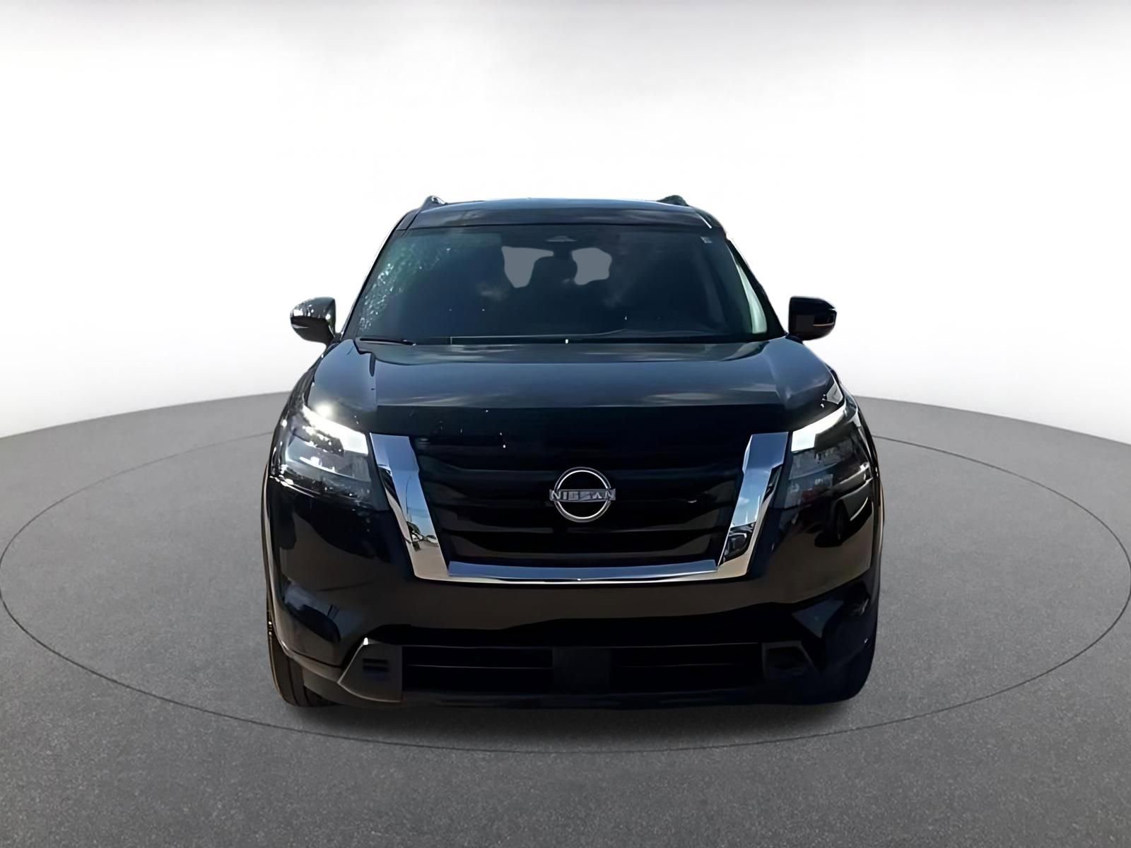 Used 2025 Nissan Pathfinder SV image 4