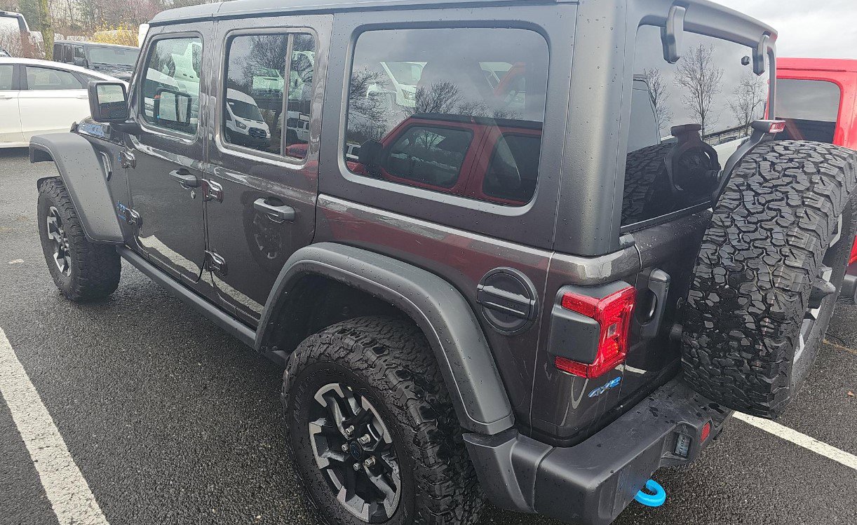 Used 2025 Jeep Wrangler Unlimited Rubicon 4xe w/ Convenience Group image 6