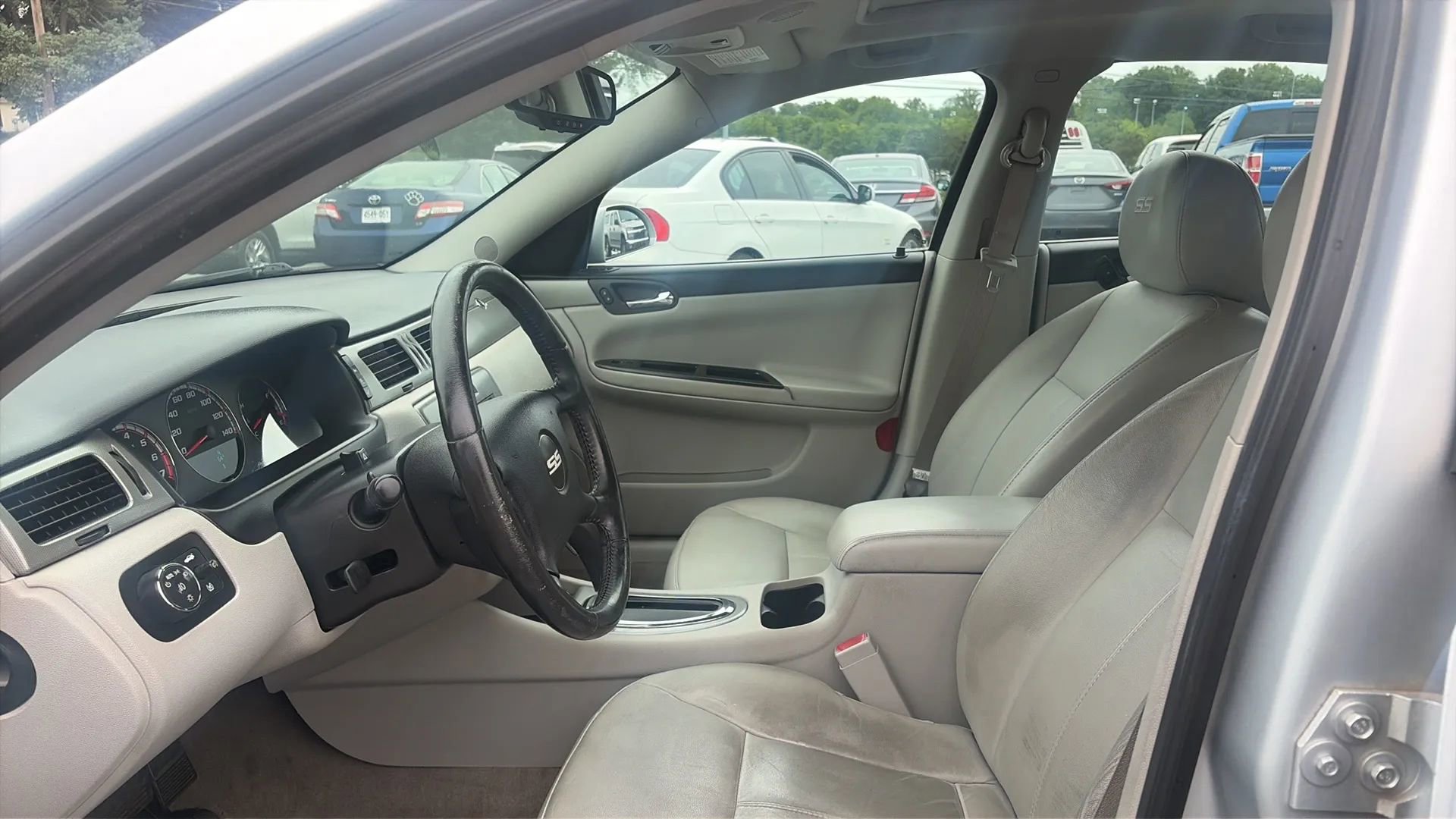 Used 2009 Chevrolet Impala SS w/ Convenience Package FWD image 33