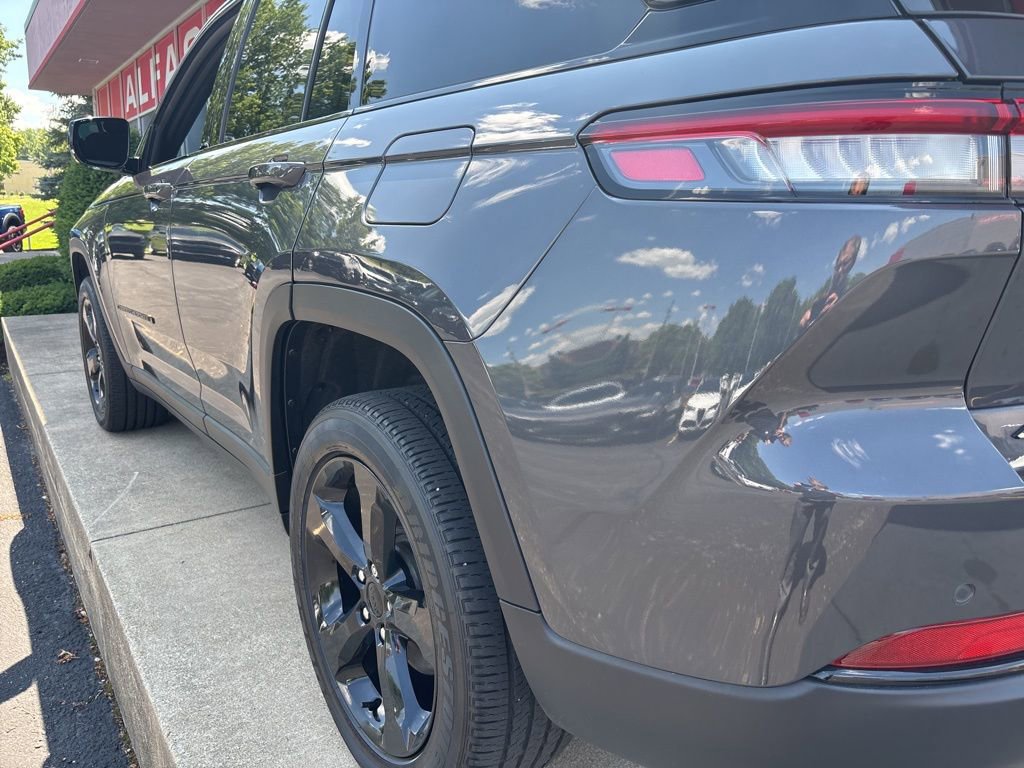 Used 2022 Jeep Grand Cherokee Altitude image 18