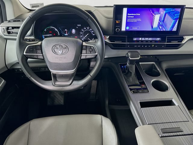 Certified 2025 Toyota Sienna XLE FWD image 25