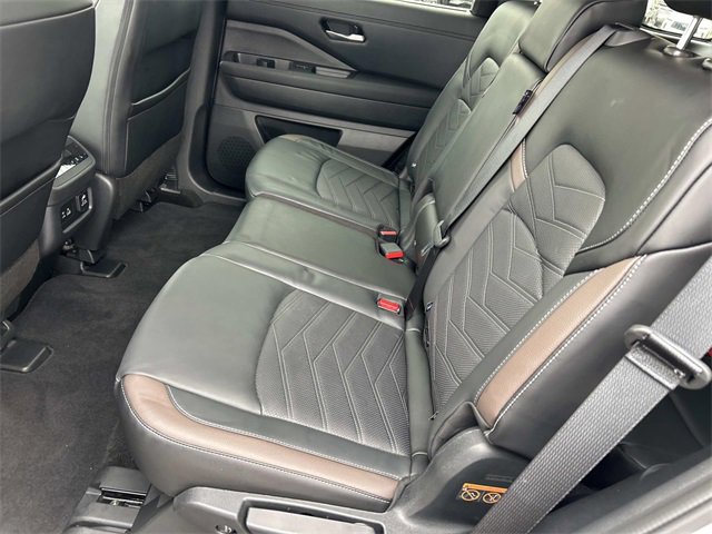 Used 2025 Nissan Pathfinder Platinum w/ Cargo Package image 19