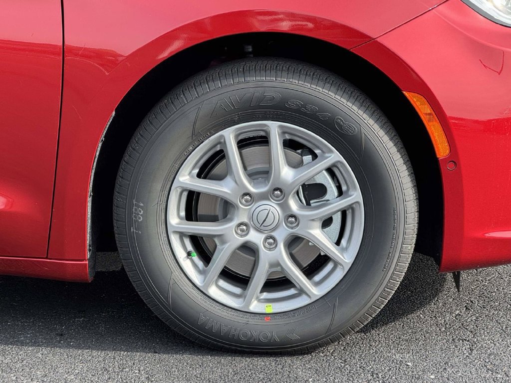 New 2026 Chrysler Pacifica Select FWD image 11