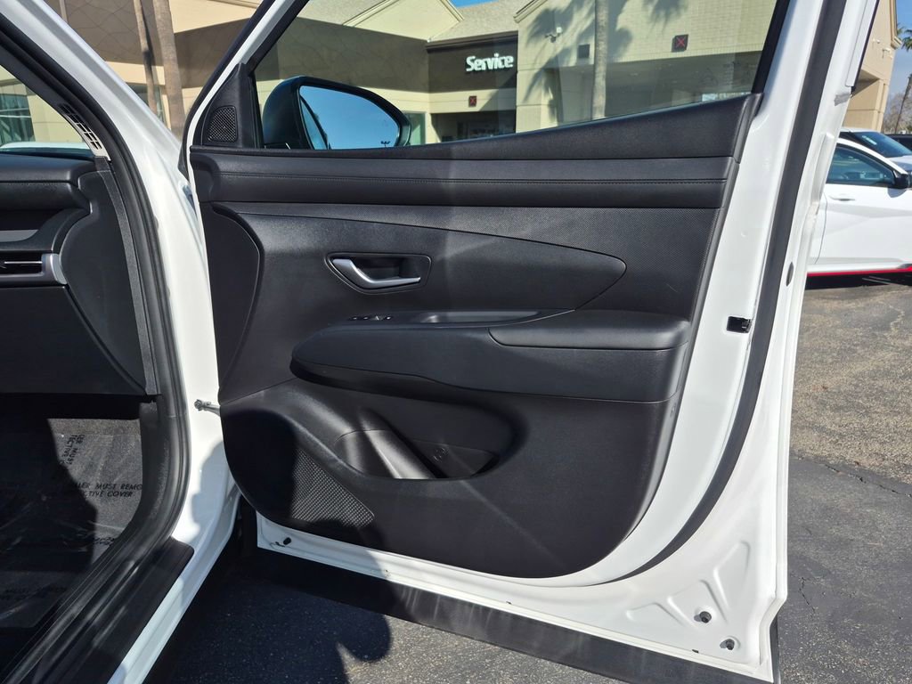 Used 2025 Hyundai Tucson SE image 32