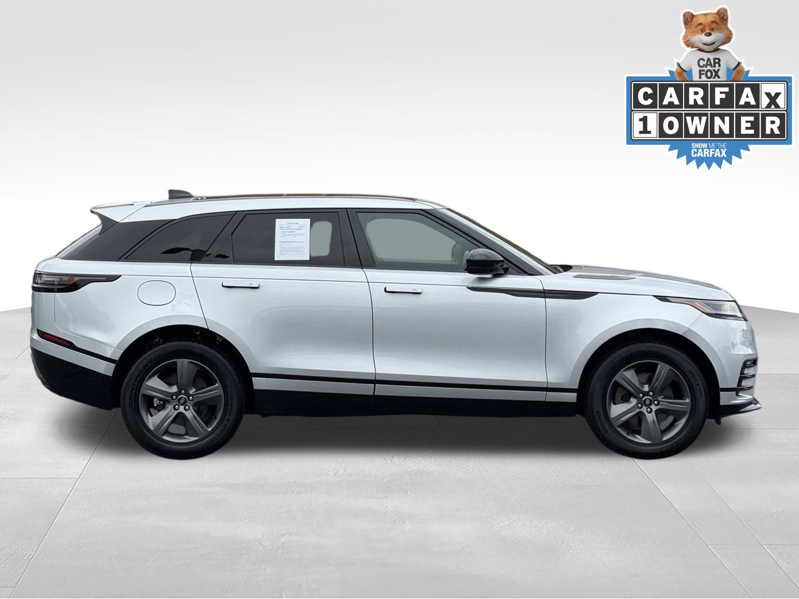 Used 2025 Land Rover Range Rover Velar Dynamic SE AWD/4WD image 3