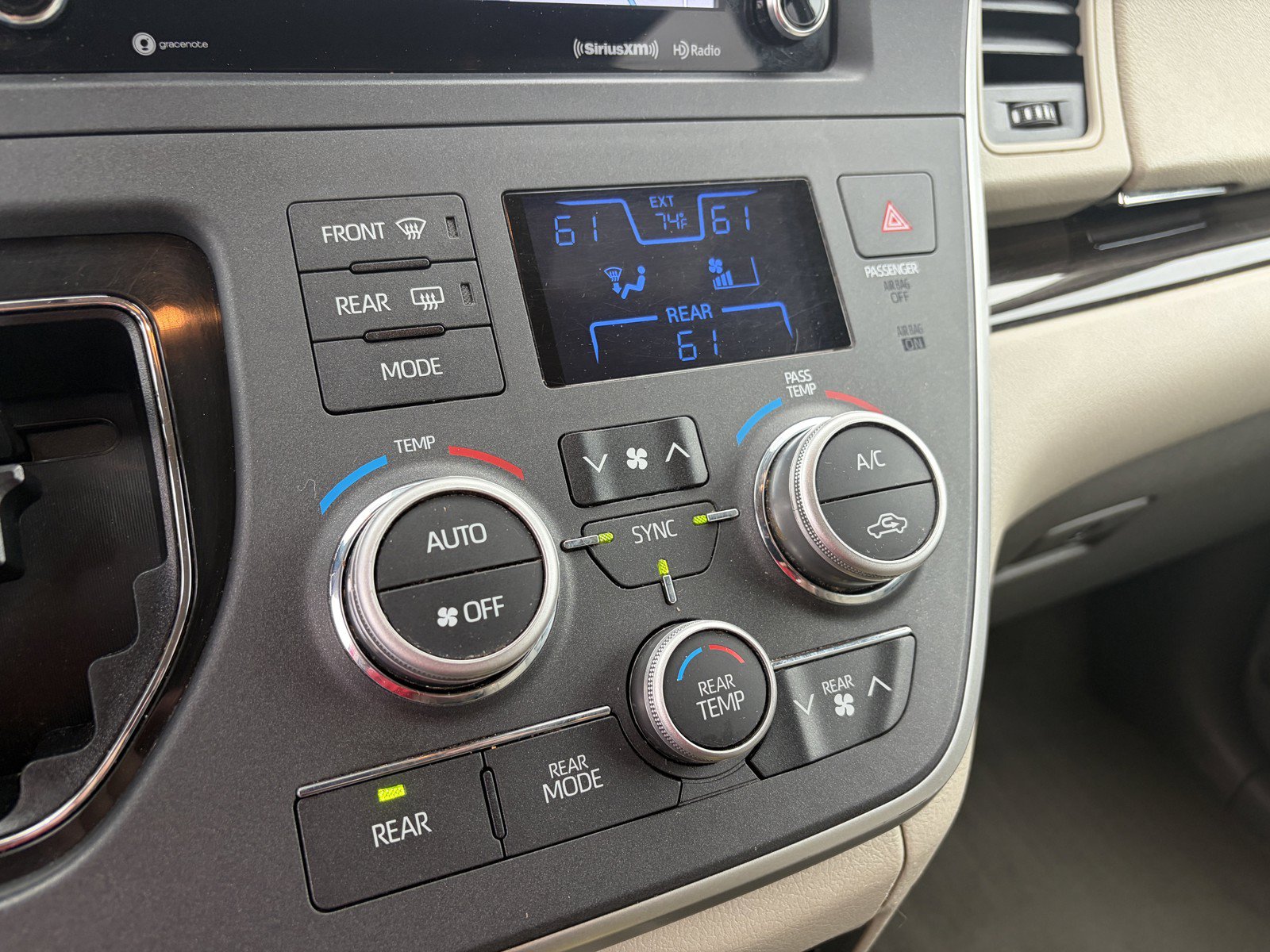 Used 2020 Toyota Sienna XLE w/ XLE Navigation Package AWD/4WD image 20
