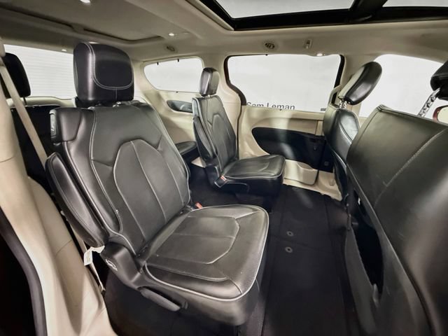 Used 2017 Chrysler Pacifica Limited FWD image 28