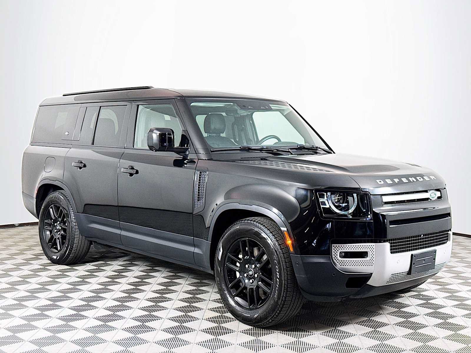 Used 2023 Land Rover Defender 130 SE AWD/4WD image 3