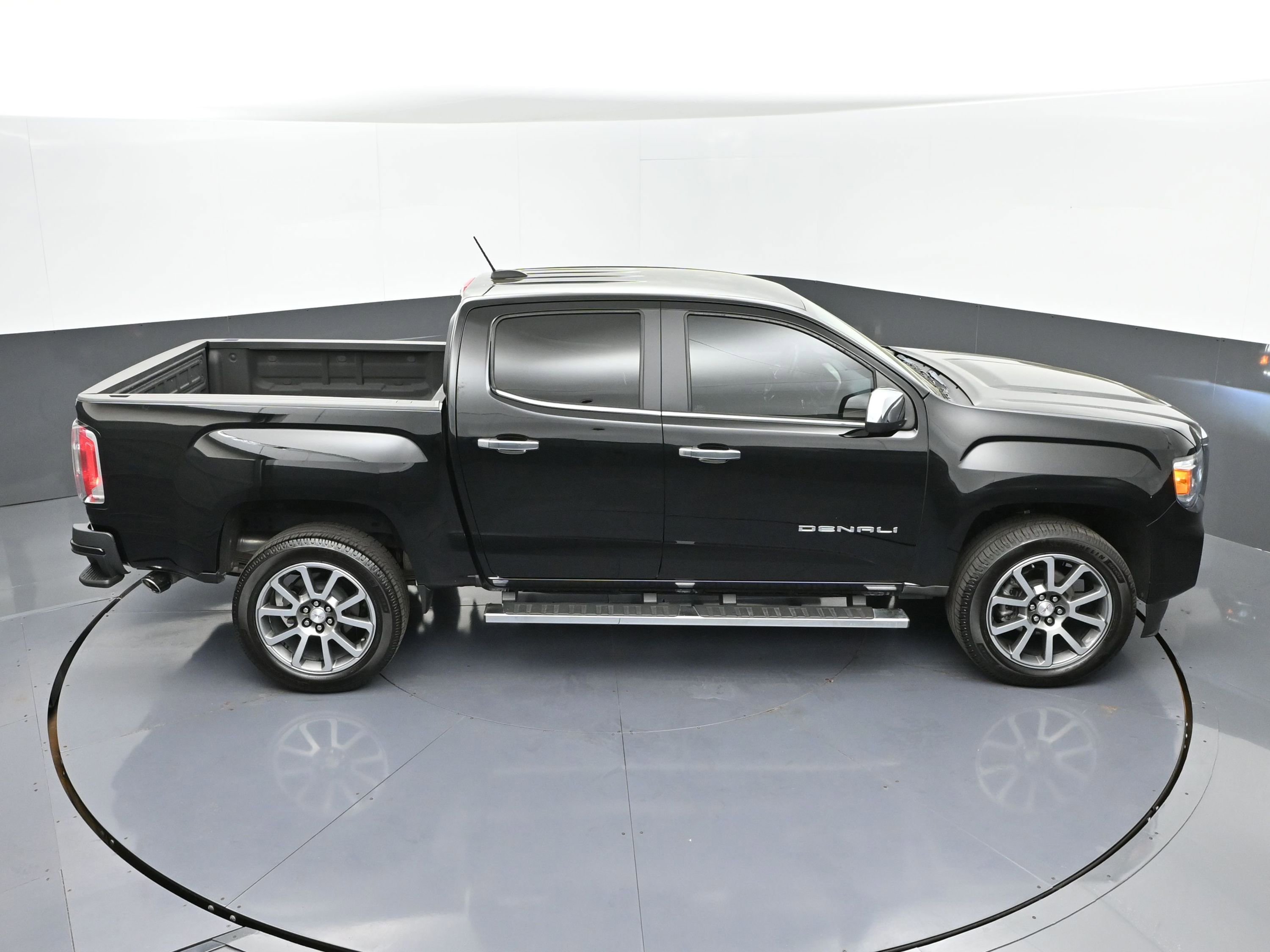 Used 2022 GMC Canyon Denali image 42
