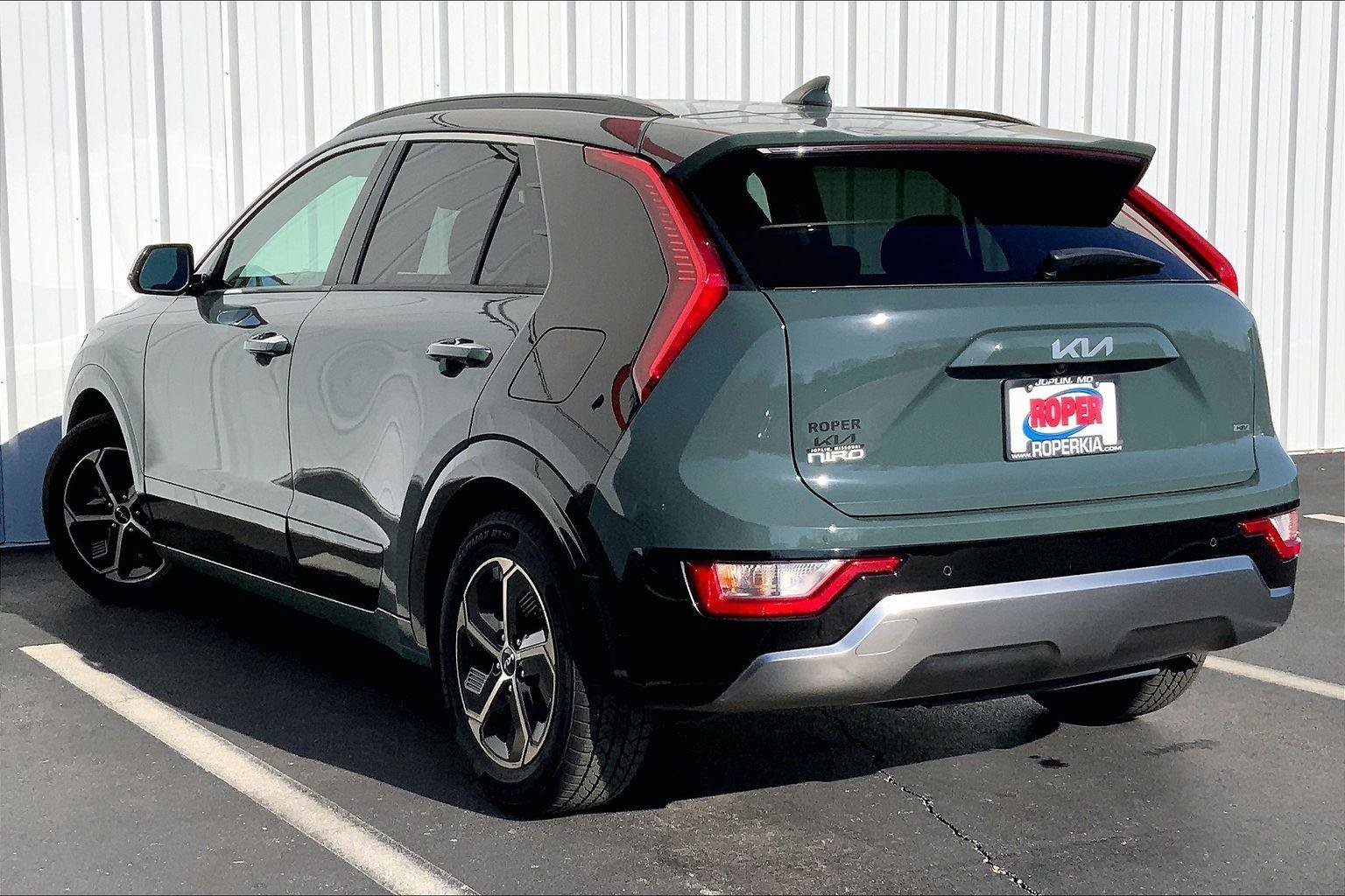 Used 2023 Kia Niro SX image 10
