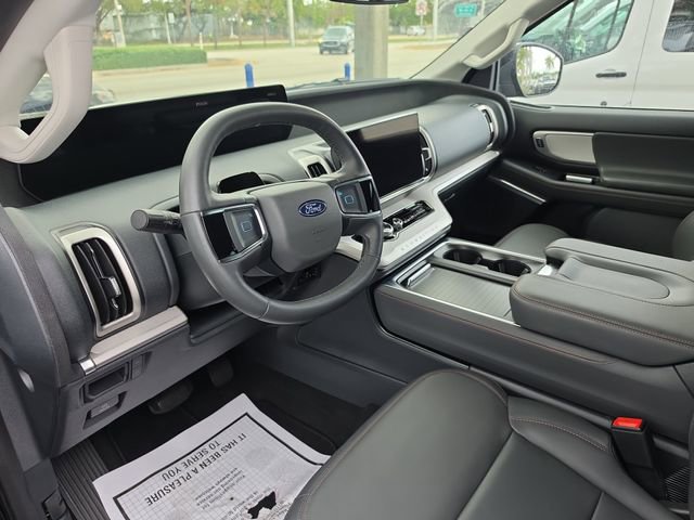 Used 2025 Ford Expedition Active image 16