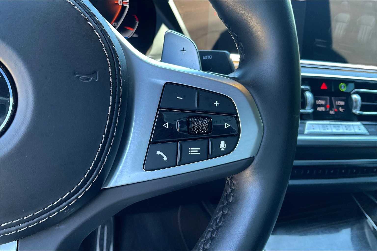 Used 2023 BMW X6 xDrive40i w/ Executive Package image 45