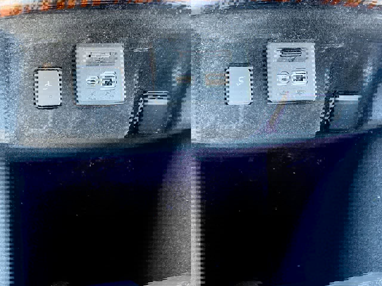 Used 2021 Cadillac Escalade ESV Premium Luxury w/ Performance Package image 30