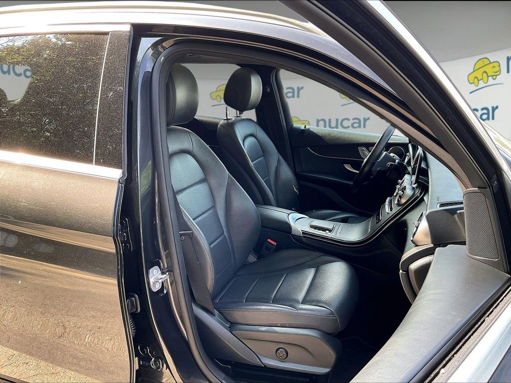 Used 2021 Mercedes-Benz GLC 300 4MATIC image 11