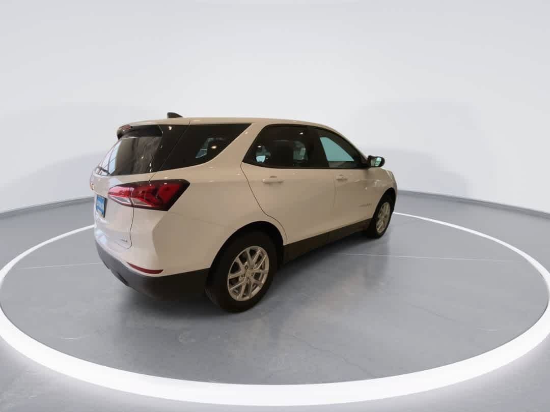 Used 2022 Chevrolet Equinox LS w/ LS Convenience Package AWD/4WD image 8