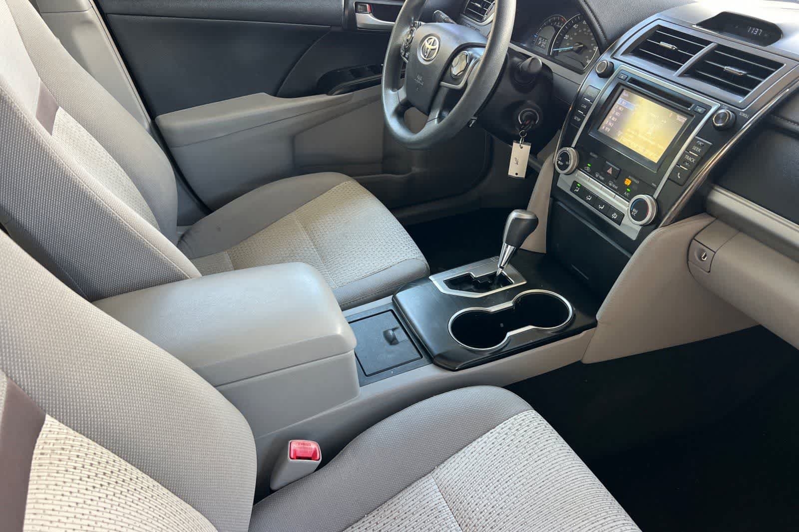 Used 2014 Toyota Camry LE FWD image 17