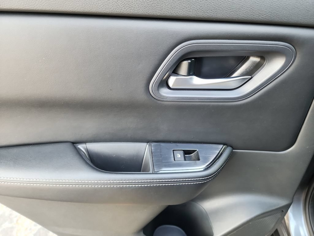 Used 2024 Nissan Rogue SV FWD image 37