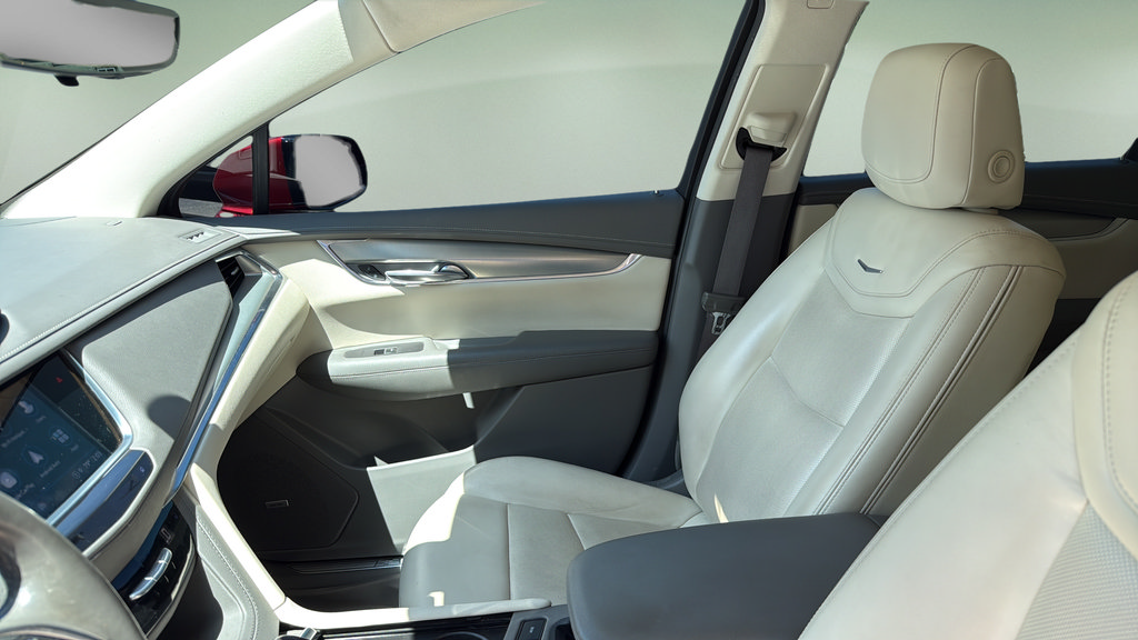 Used 2022 Cadillac XT5 Premium Luxury w/ Technology Package AWD/4WD image 20