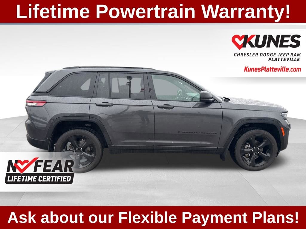 Used 2023 Jeep Grand Cherokee Altitude image 3