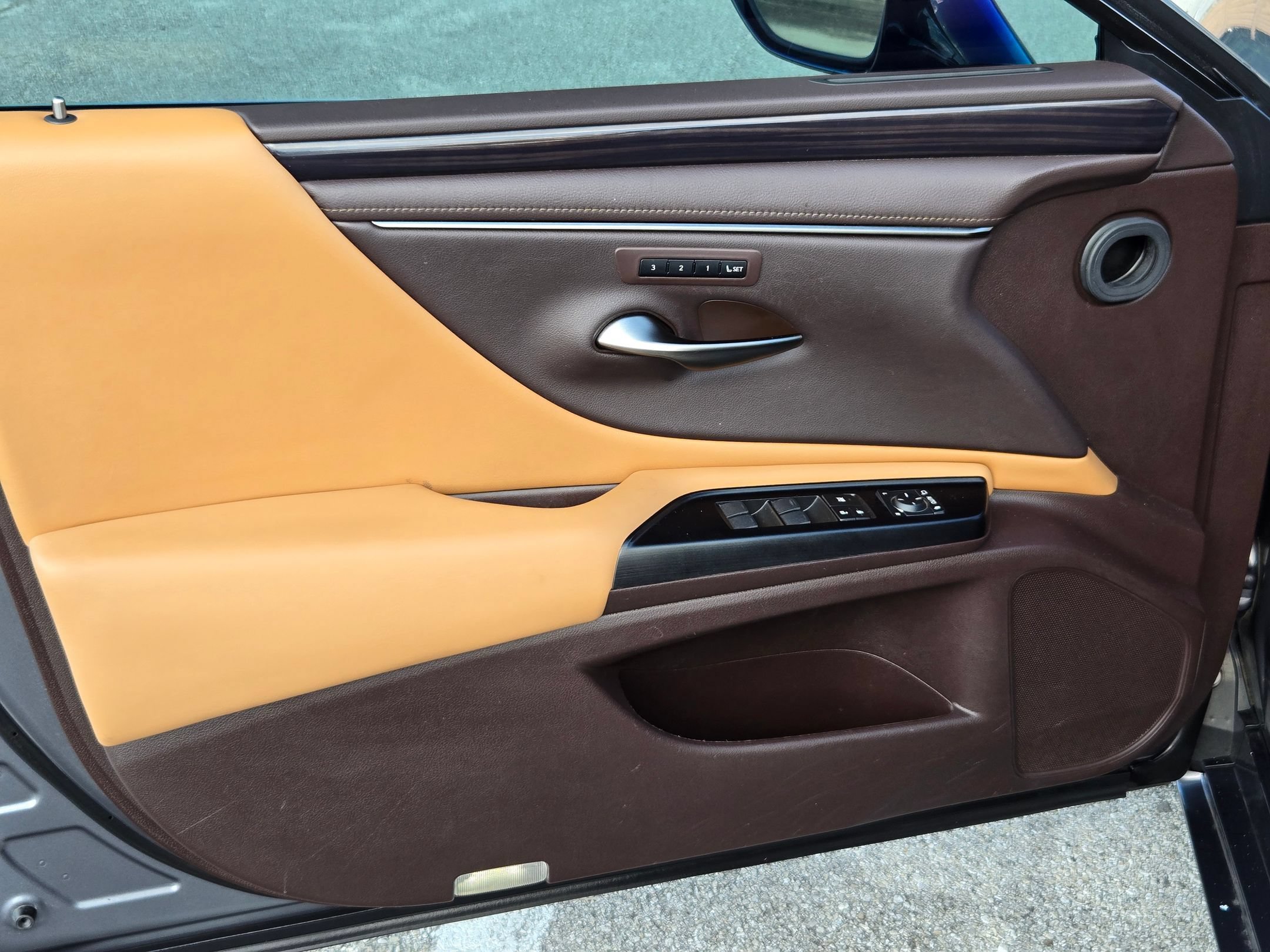 Used 2020 Lexus ES 300h w/ Premium Package FWD image 11