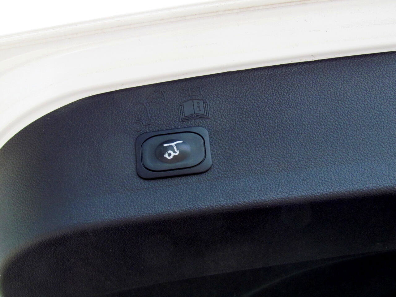 Used 2018 Ford Escape SEL w/ Ford Safe & Smart Package image 13