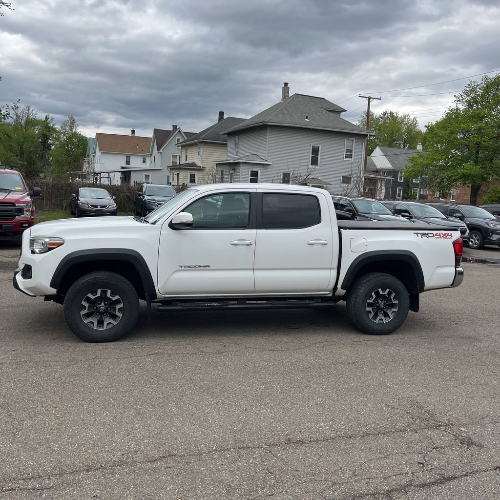 Used 2018 Toyota Tacoma TRD Off-Road AWD/4WD image 2