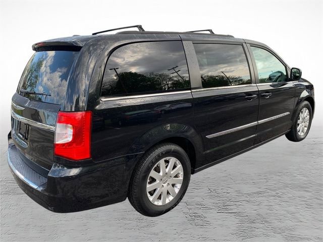 Used 2015 Chrysler Town & Country Touring FWD image 3