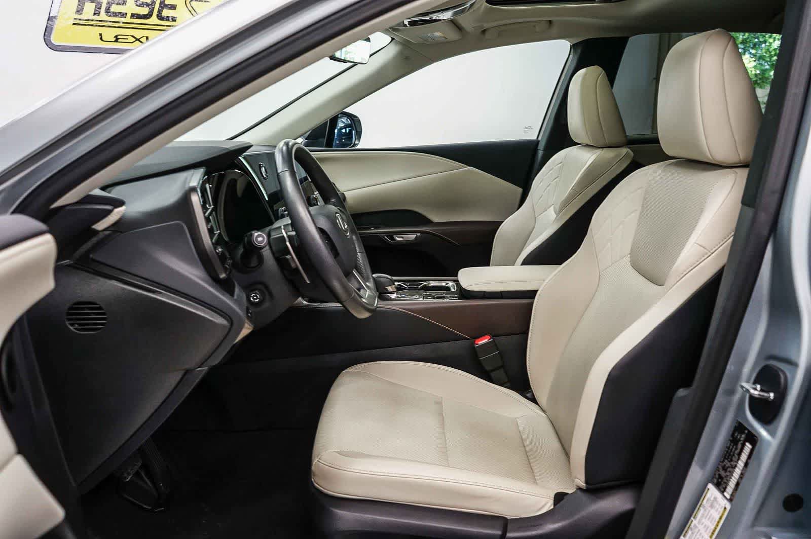 Used 2024 Lexus RX 350 FWD w/ Technology Package image 18
