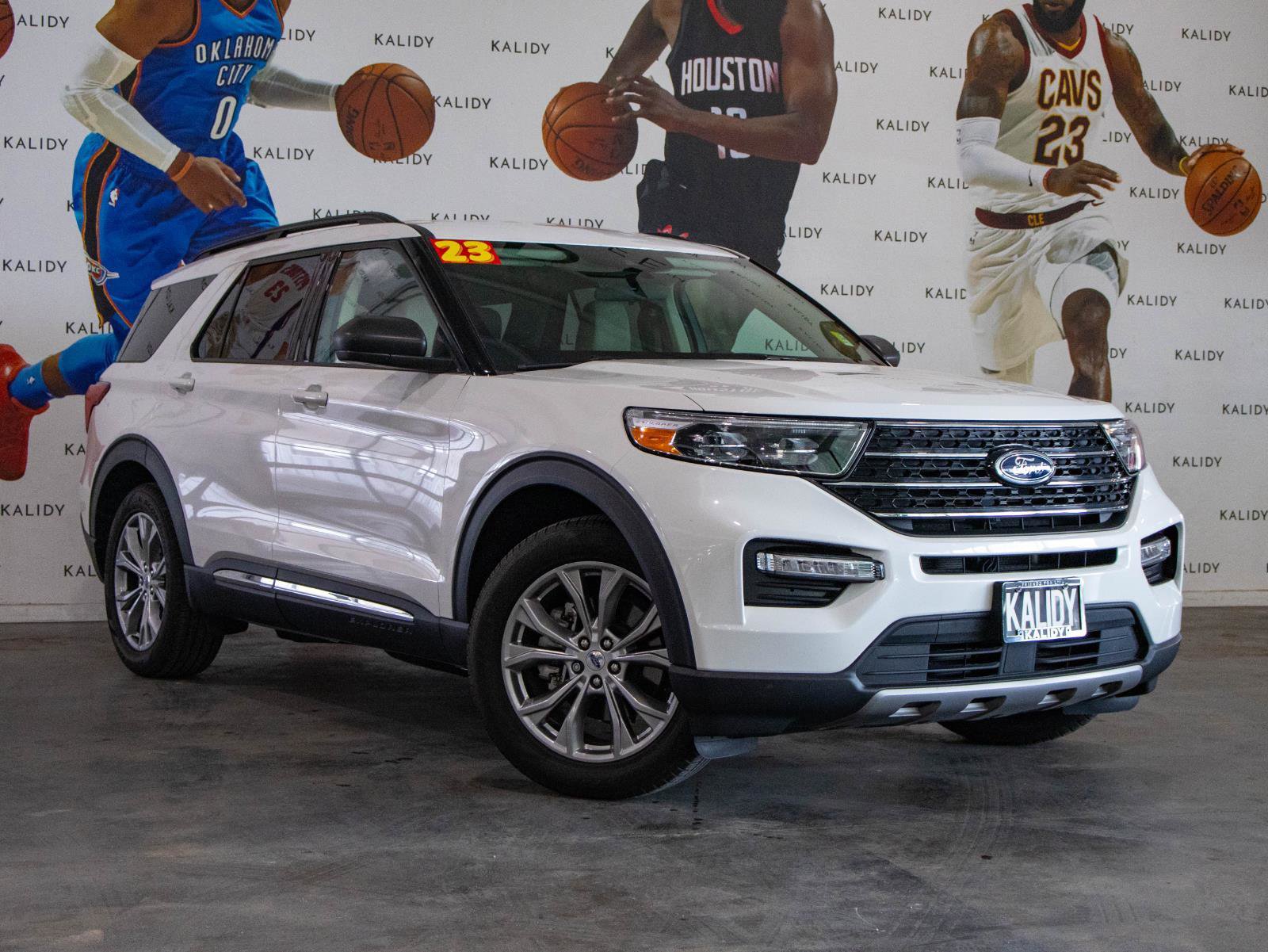 Used 2023 Ford Explorer XLT w/ Equipment Group 202A image 2