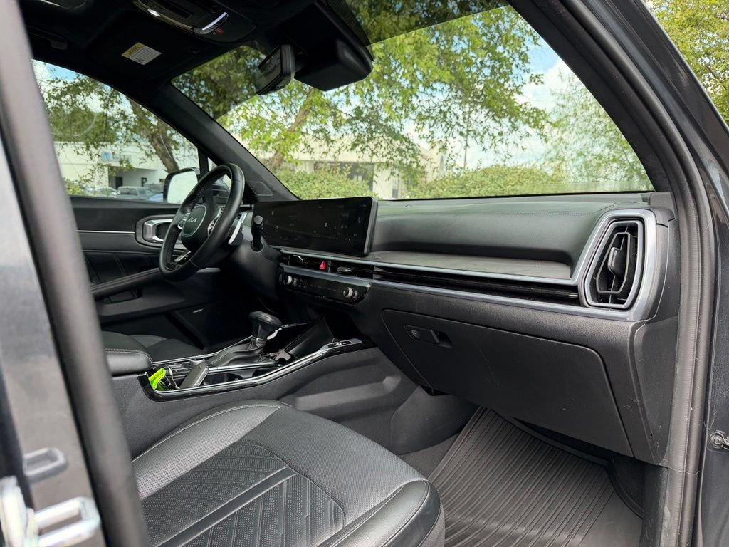Certified 2025 Kia Sorento SX Prestige AWD/4WD image 36