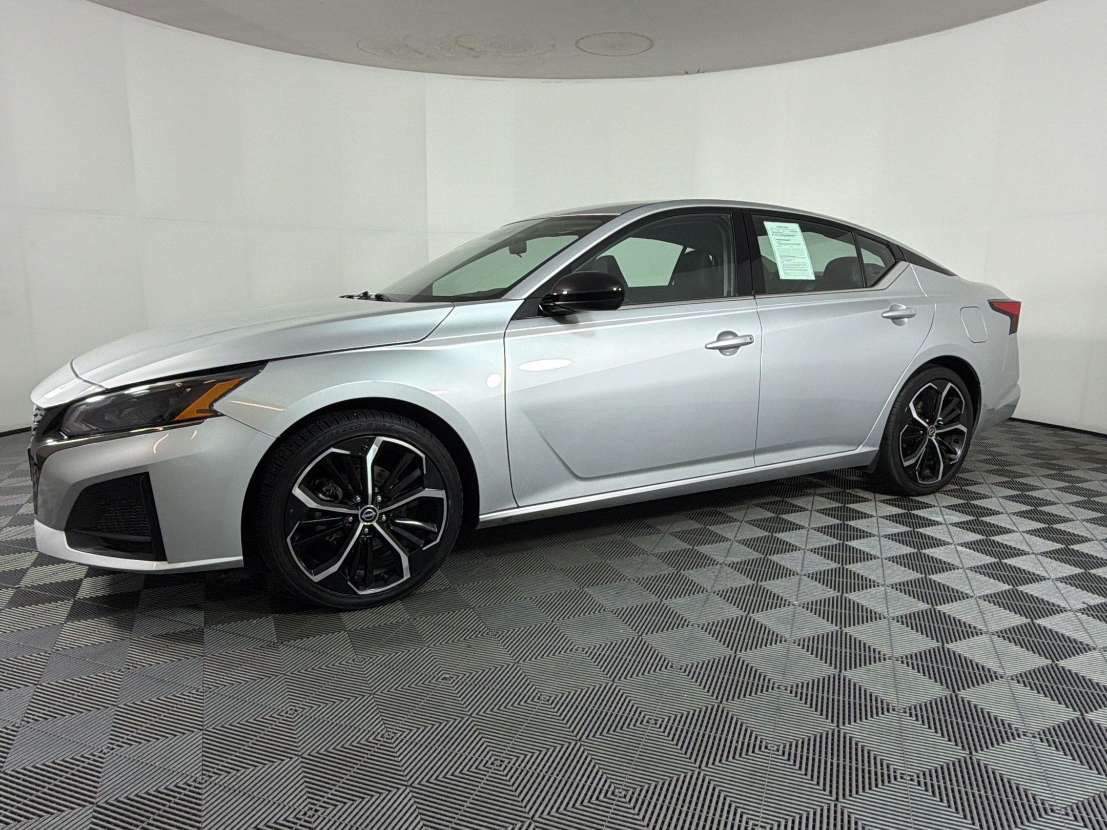 Used 2024 Nissan Altima 2.5 SR FWD image 21