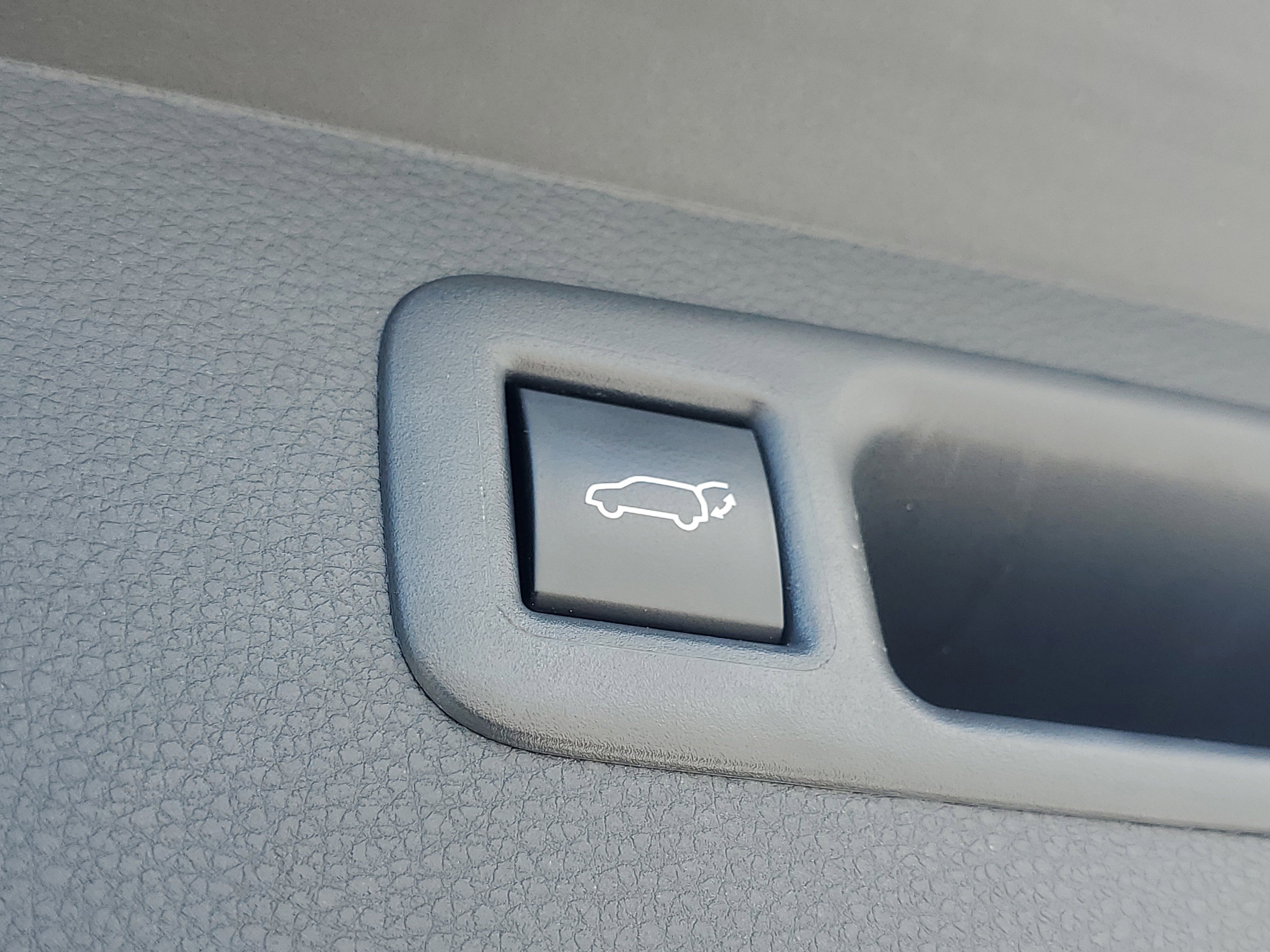 Used 2023 Toyota Highlander XLE FWD image 9