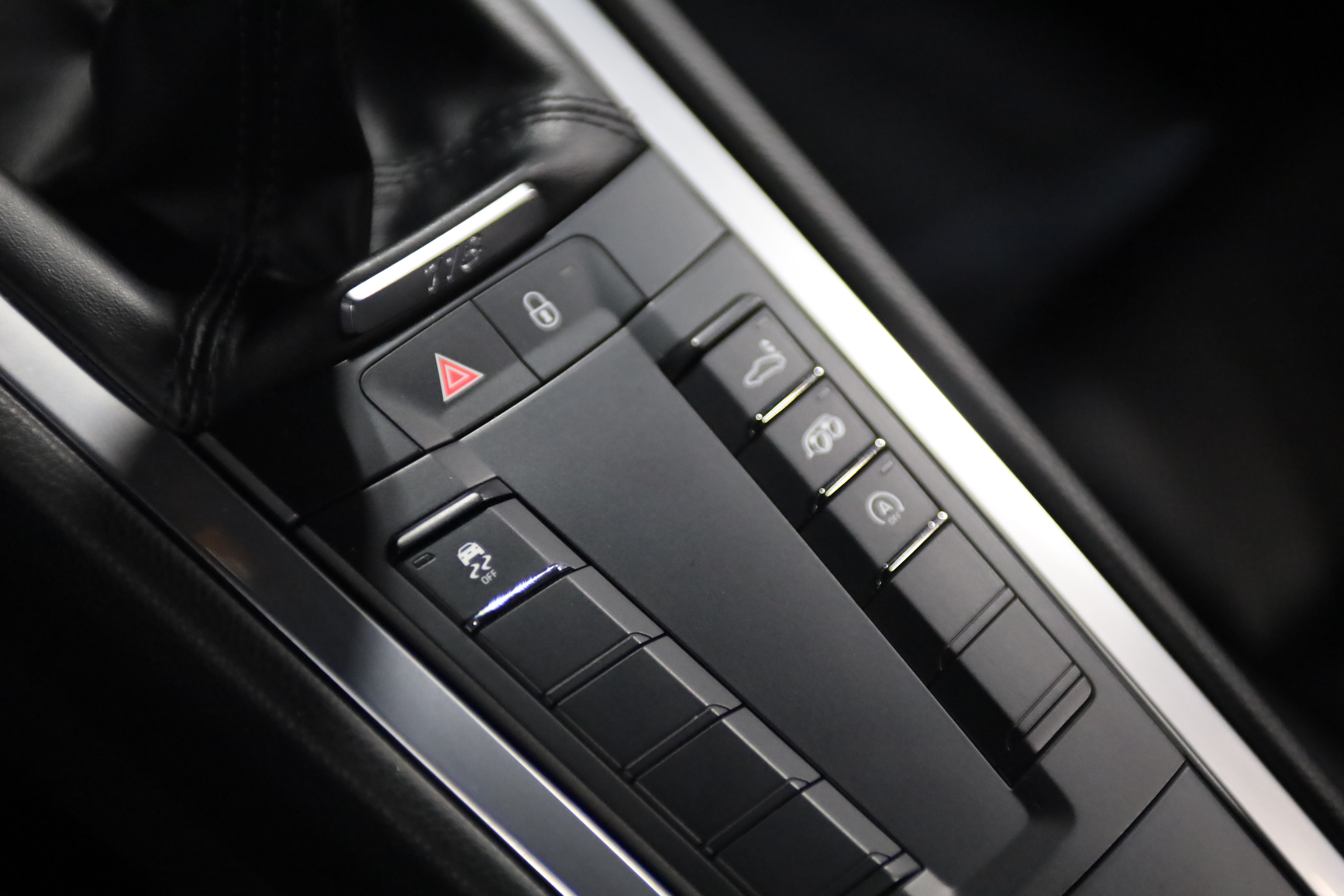 Used 2018 Porsche 718 Cayman RWD image 34