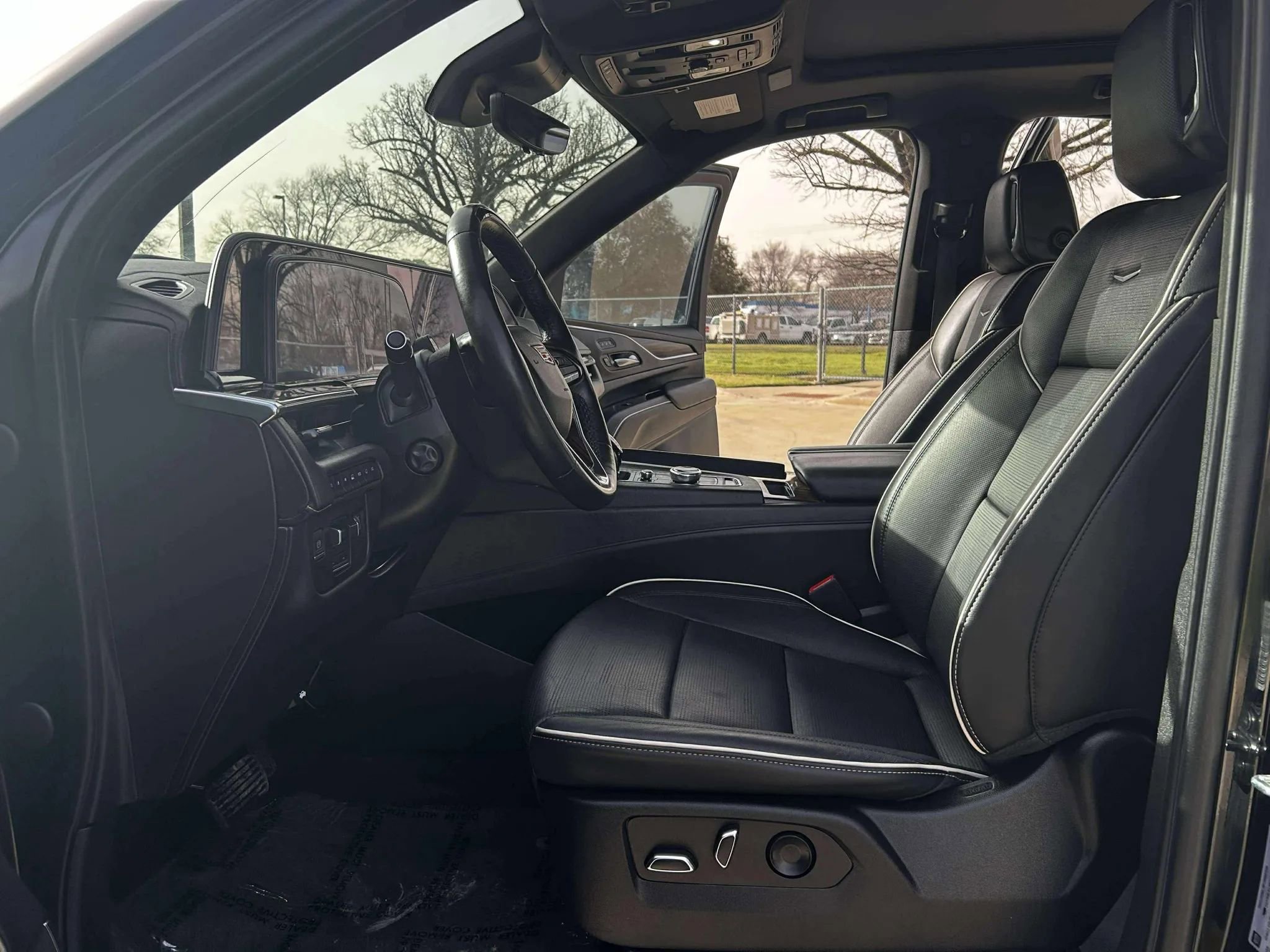 Used 2023 Cadillac Escalade ESV Premium Luxury w/ LPO, Radiant Package AWD/4WD image 23