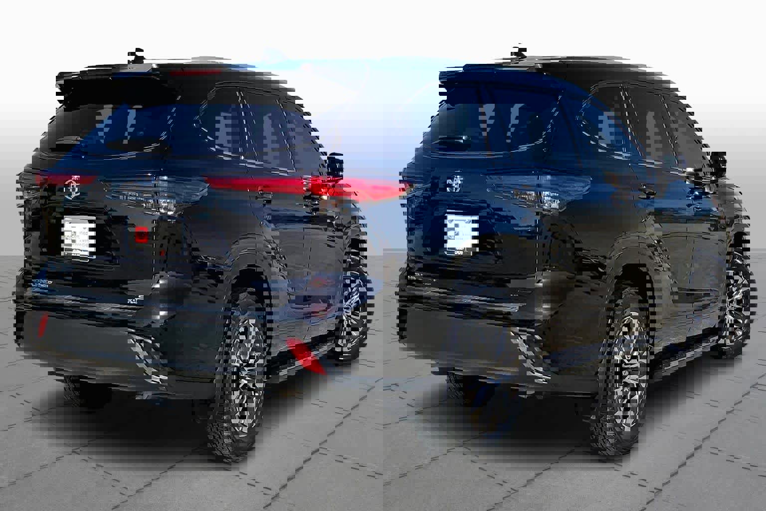 Used 2022 Toyota Highlander XLE image 13