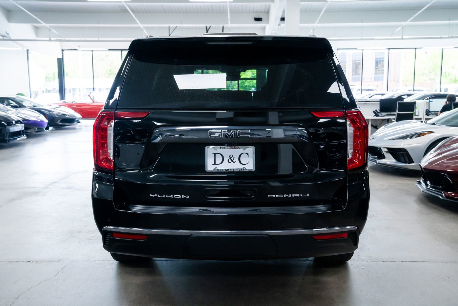 Used 2024 GMC Yukon Denali Ultimate AWD/4WD image 6