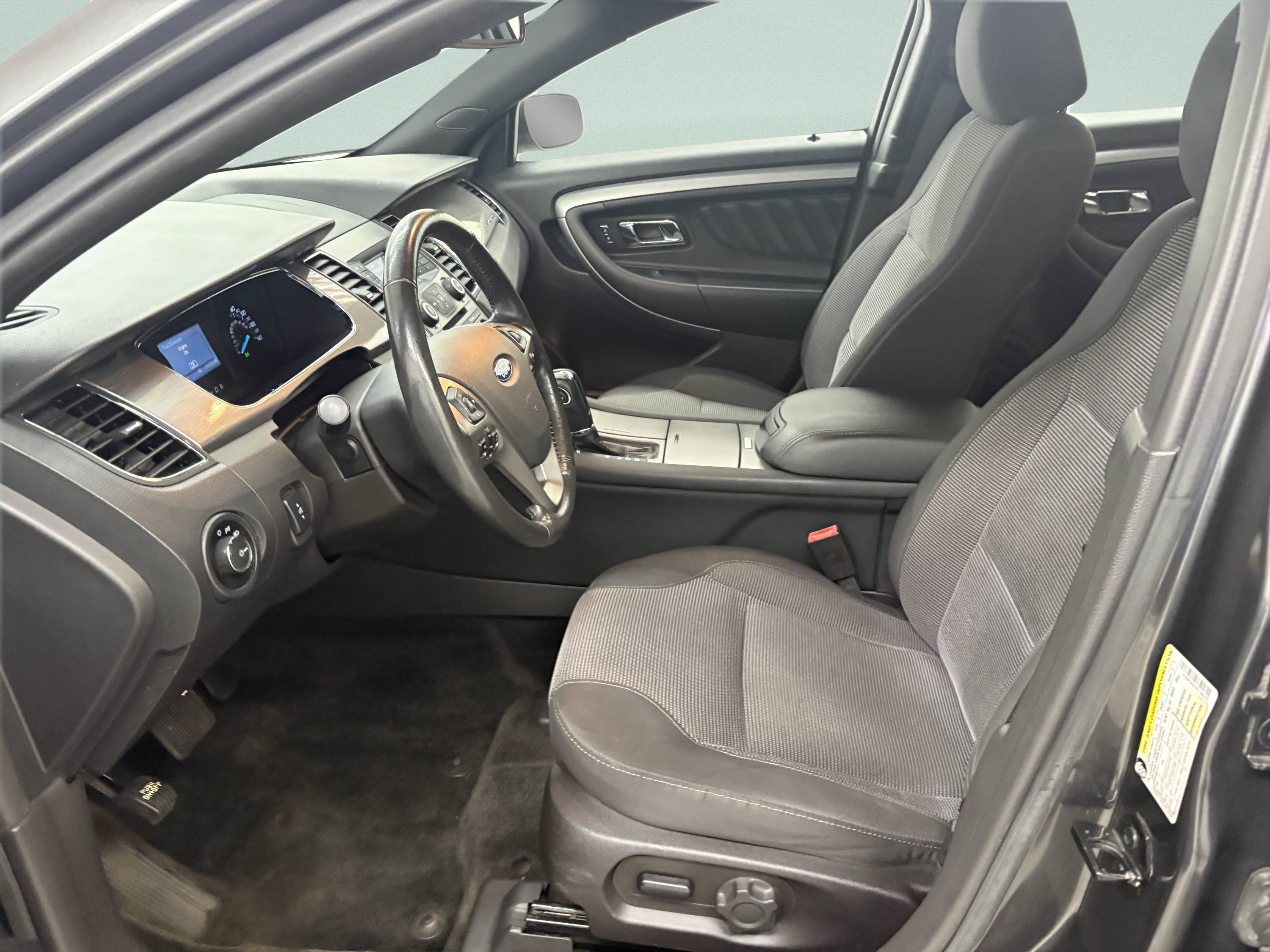 Used 2015 Ford Taurus SEL FWD image 11