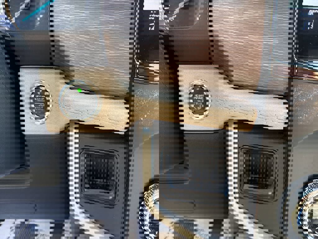 Used 2024 Ford Expedition Limited image 24