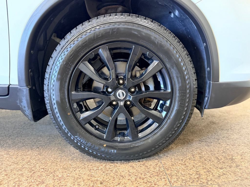Used 2017 Nissan Rogue SV AWD/4WD image 26