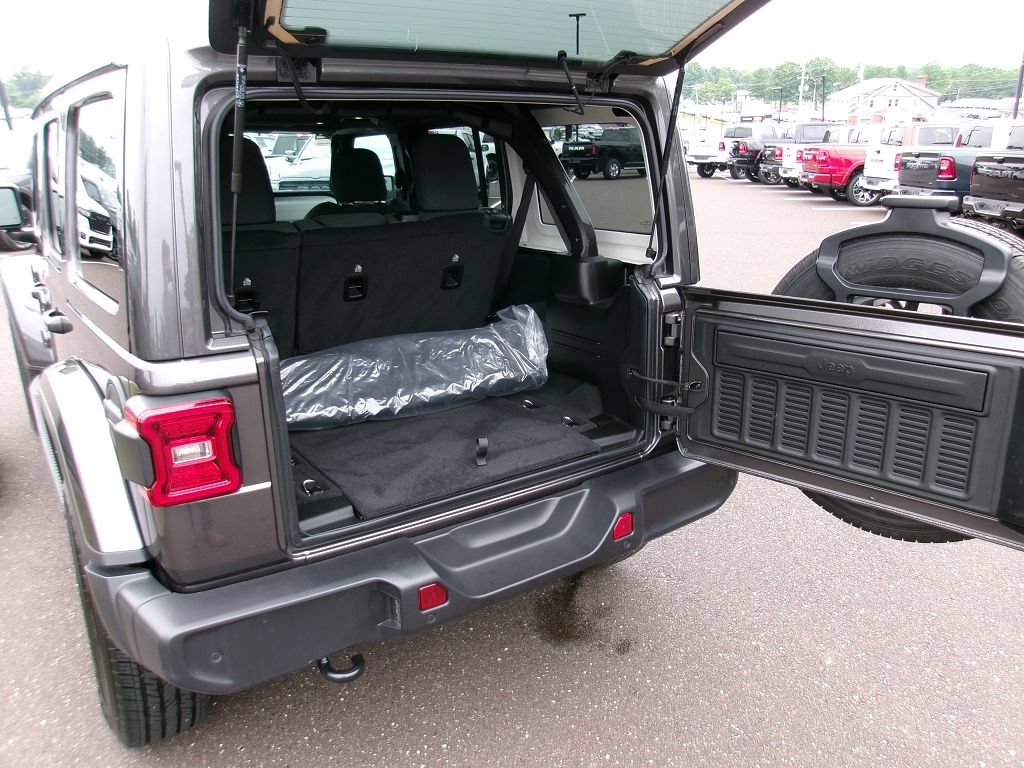 Certified 2025 Jeep Wrangler Unlimited Sahara w/ Safety Group AWD/4WD image 20