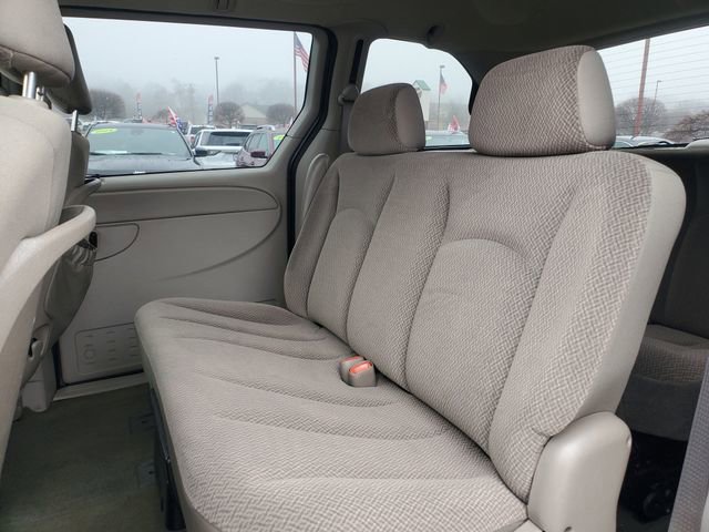Used 2006 Chrysler Town & Country image 26