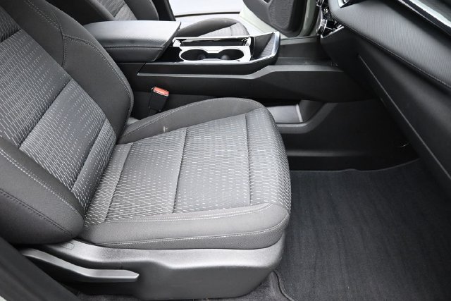 Used 2025 Chevrolet Equinox LT w/ Safety and Technology Package AWD/4WD image 32