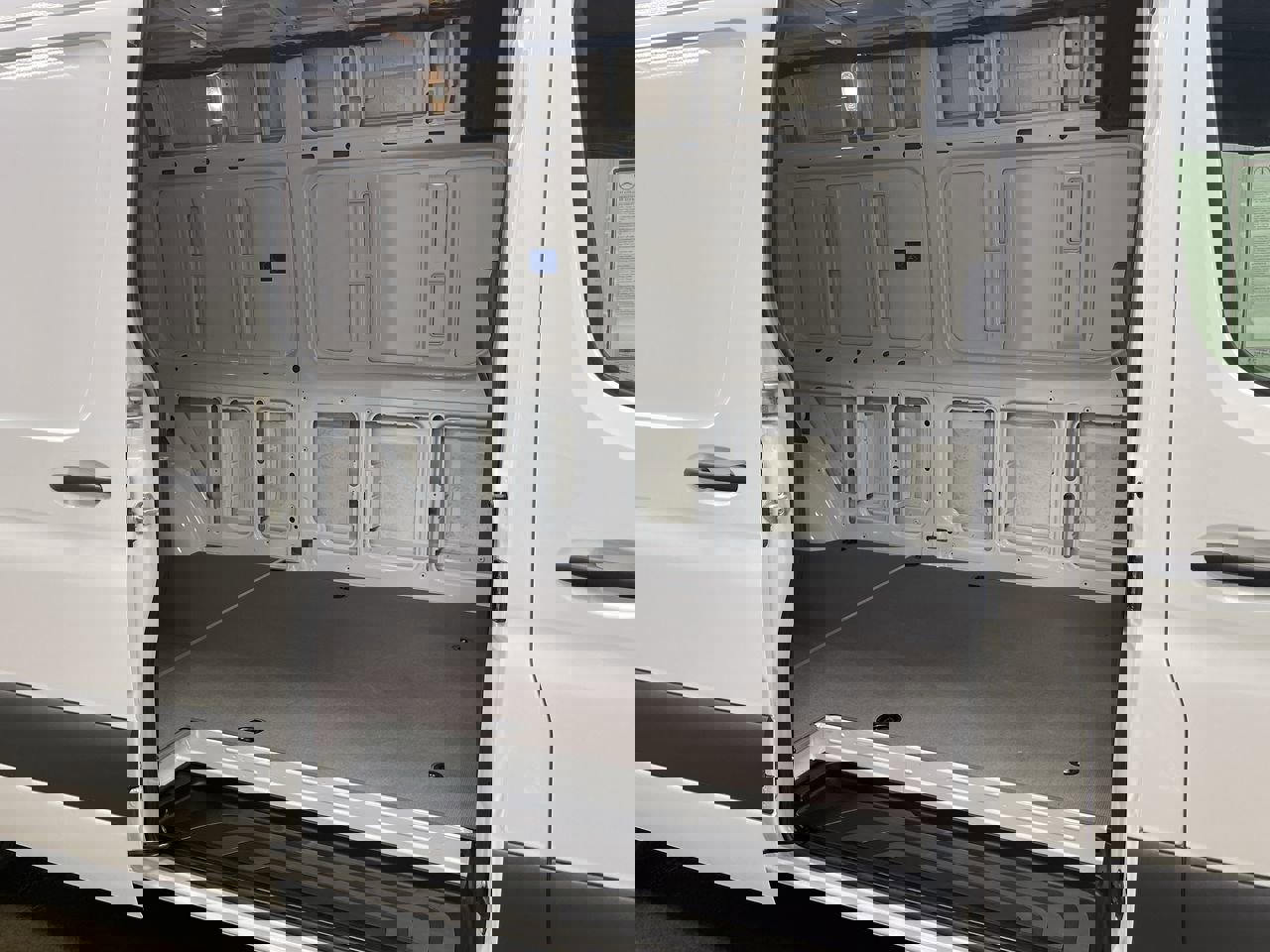 Used 2025 Mercedes-Benz Sprinter 2500 image 19