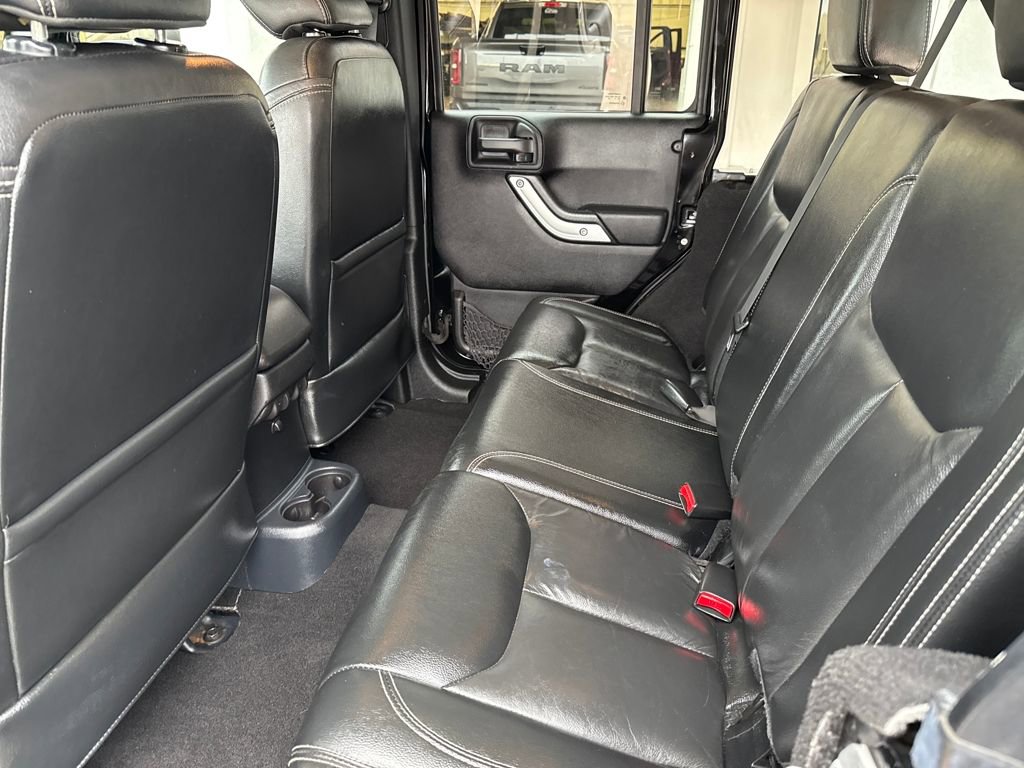 Used 2015 Jeep Wrangler Unlimited Sahara w/ Connectivity Group image 18